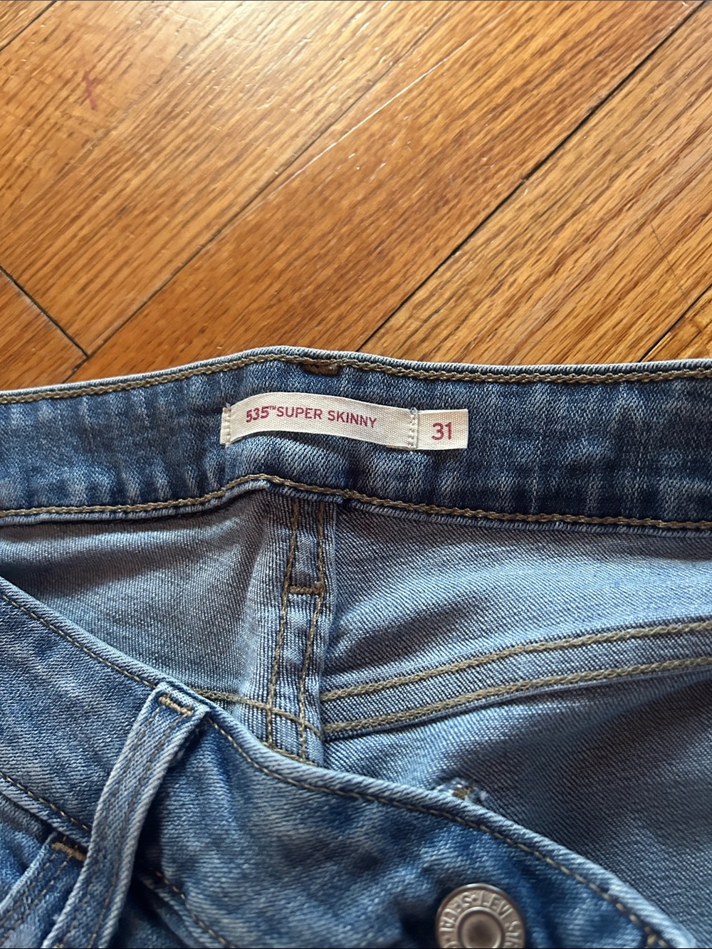 Levi's Woman’s Slim Straight Jeans - Dark Indigo & Light Blue Wash - Picture 3 of 5